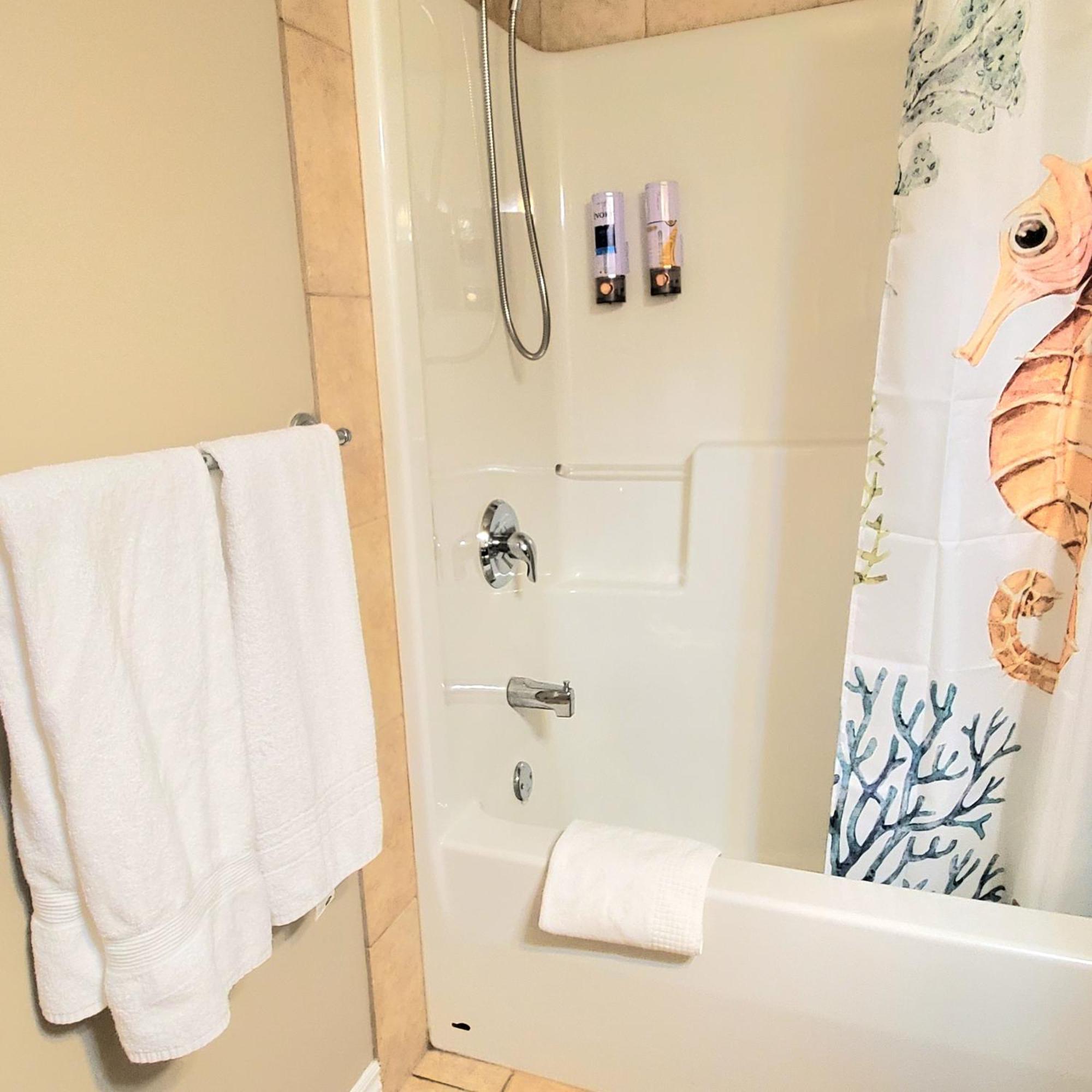 Private 2 Bedrooms Suite Near Hwy 1, Cultus Lake, Heritage Park, Fishing, Coliseum Chilliwack Szoba fotó